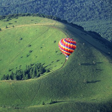 les volcans d'Auvergne vus du ciel